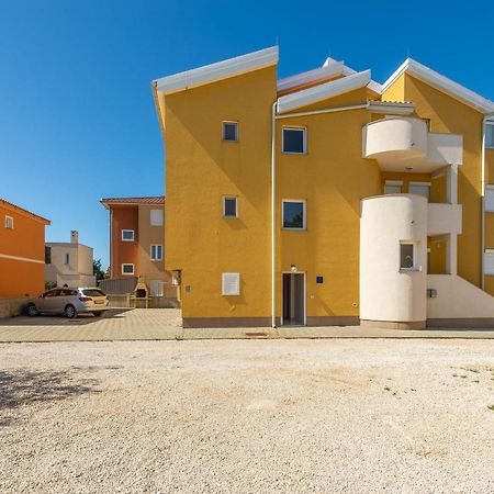 Niko Apartment Vir Buitenkant foto
