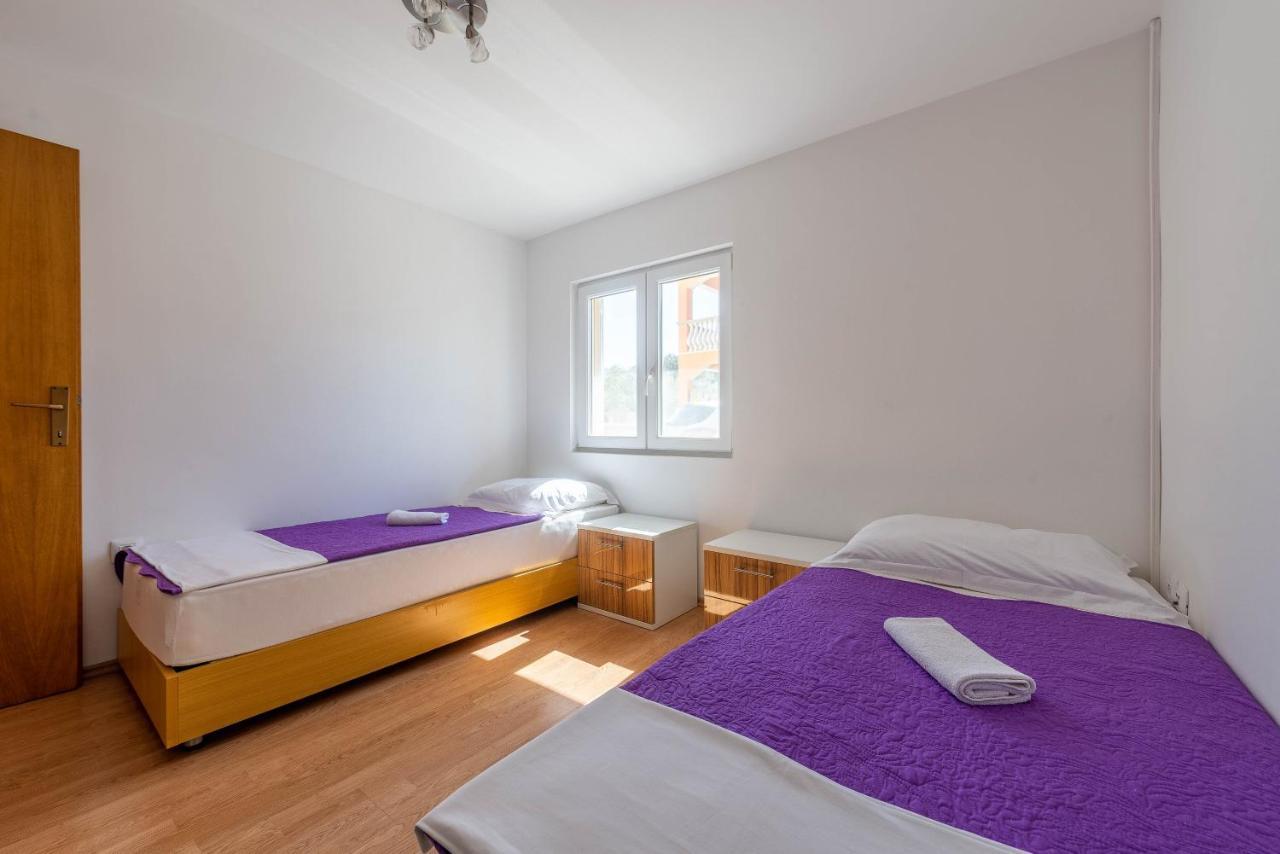 Niko Apartment Vir Buitenkant foto