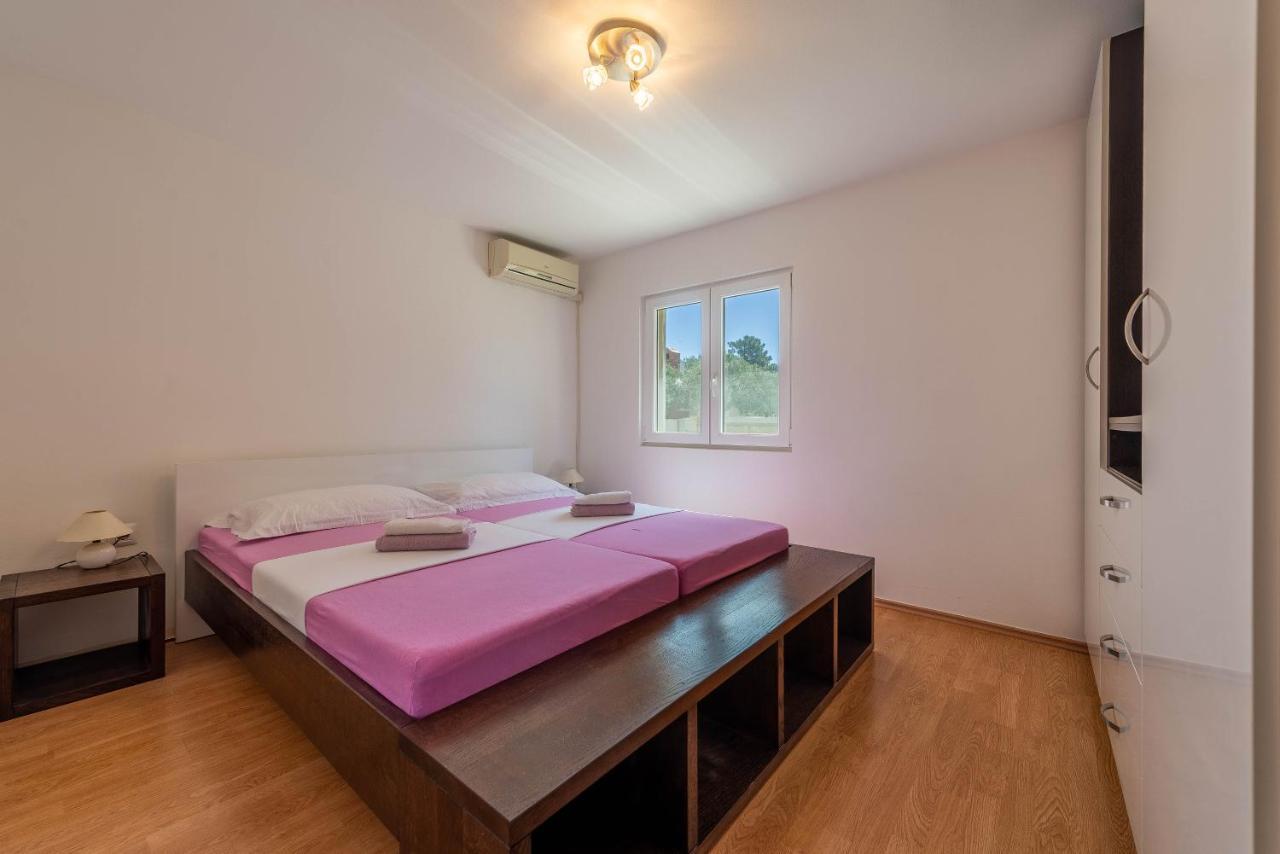Niko Apartment Vir Buitenkant foto