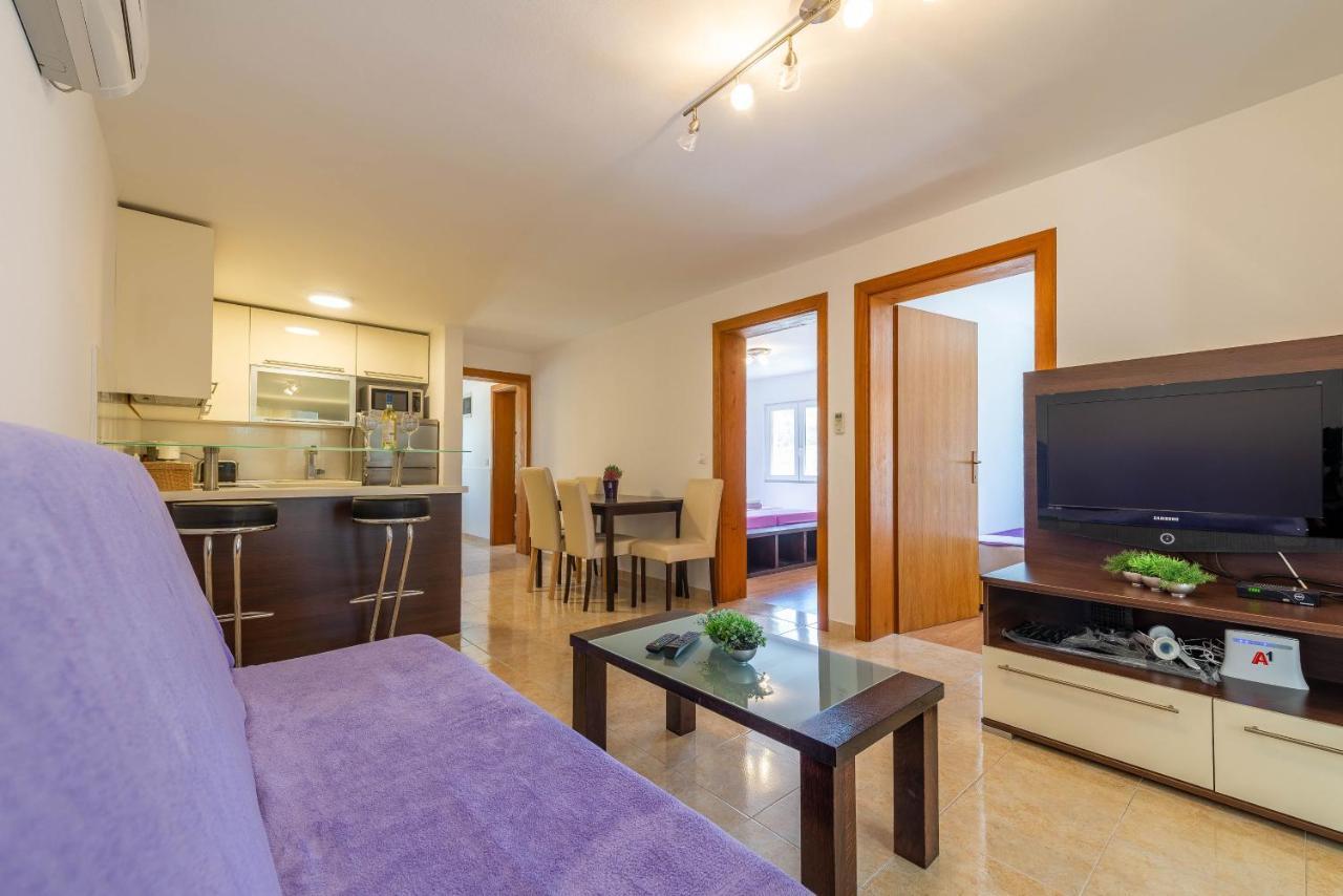Niko Apartment Vir Buitenkant foto